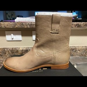 Anna short Frye boots